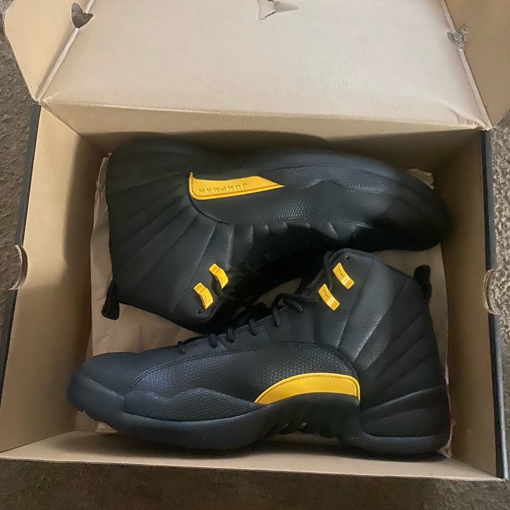 Jordan 12 black taxi